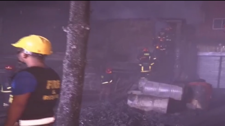 সোয়ারিঘাটে জুতা কারখানায় আগুন, ৫ মরদেহ উদ্ধার