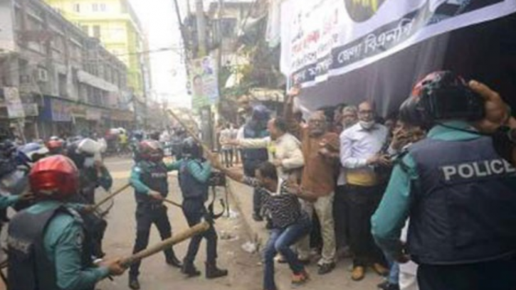 খুলনায় সংঘর্ষের ঘটনায় ৪০০ নেতাকর্মীর বিরুদ্ধে মামলা: গ্রেফতার ৭