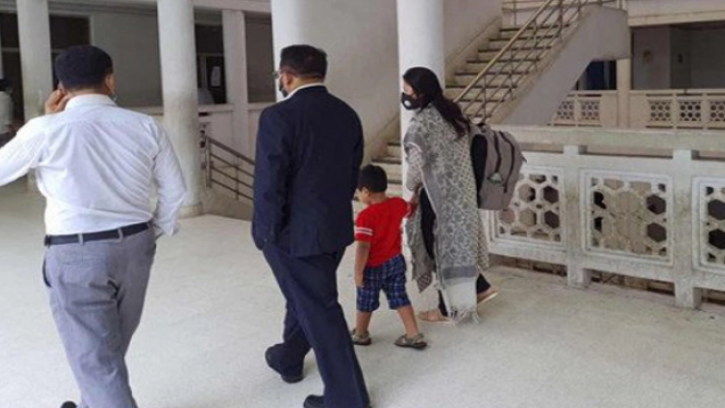 হাইকোর্টের নিষেধাজ্ঞার পরও শিশুকে নিয়ে অস্ট্রেলিয়ায় বাবা