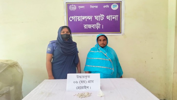 দৌলতদিয়ায় পুলিশের চেকপোস্টে মাদক কারবারি গ্রেপ্তার