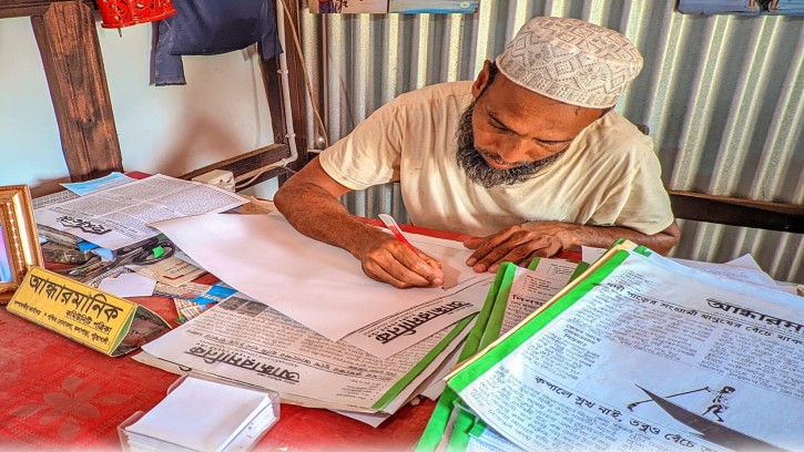 দিনমজুর হাসান পারভেজের ব্যতিক্রমী পত্রিকা ‘আন্ধারমানিক’