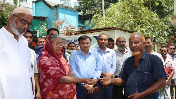 অসহায় মানুষের কর্মসংস্থানে কাজ করছে সরকার: হুইপ গিনি