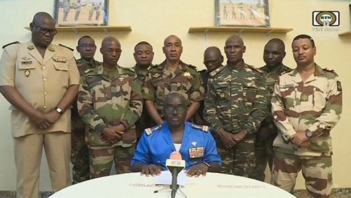 নাইজারে সেনা অভ্যুত্থান : প্রেসিডেন্ট আটক