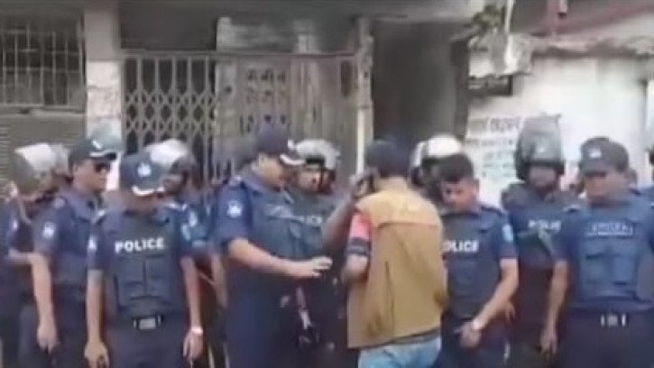 গাবতলী থেকে মানিকগঞ্জ জেলা বিএনপির ১৩ নেতাকর্মী আটক