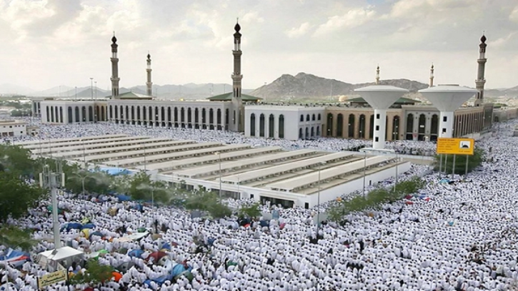 হাজীদের কণ্ঠে লাব্বাইক ধ্বনিতে মুখর আরাফাত ময়দান