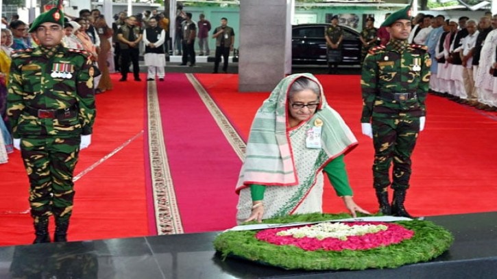  আ.লীগের প্রতিষ্ঠাবার্ষিকীতে বঙ্গবন্ধুর প্রতি শ্রদ্ধা নিবেদন প্রধানমন্ত্রীর