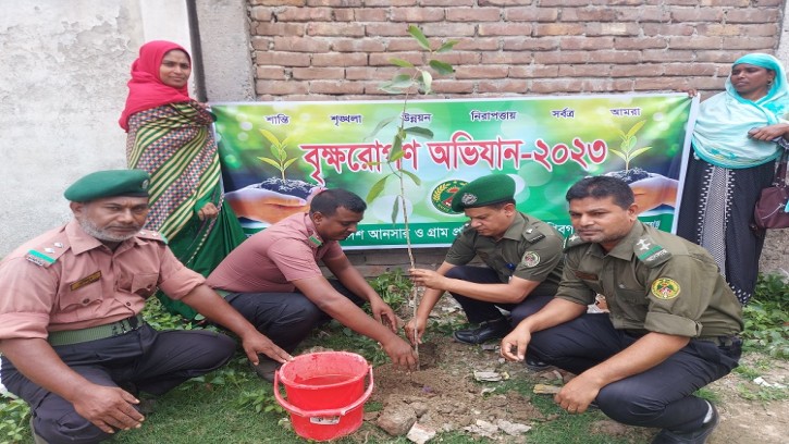 শিবগঞ্জে বৃক্ষরোপণ অভিযানের উদ্বোধন