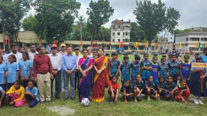 মানিকগঞ্জে বঙ্গবন্ধু ফুটবল টুর্নামেন্ট উদ্বোধন