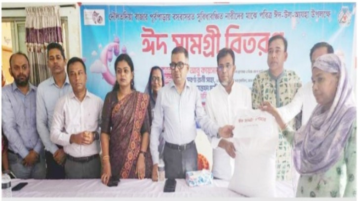 দৌলতদিয়া যৌনপল্লীর ৫’শ নারীর মাঝে চাল বিতরণ