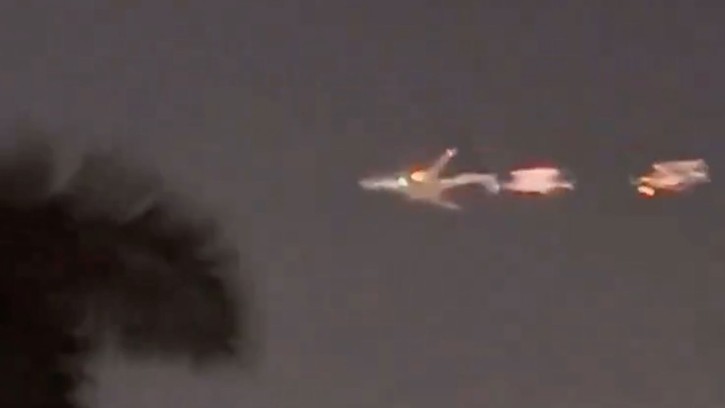  যুক্তরাষ্ট্রে মাঝ আকাশে বিমানে ভয়াবহ আগুন