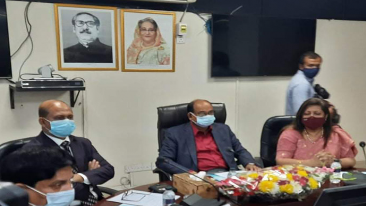  ট্রেনে অর্ধেক যাত্রীর বিষয়ে এখনও সিদ্ধান্ত হয়নি: রেলমন্ত্রী