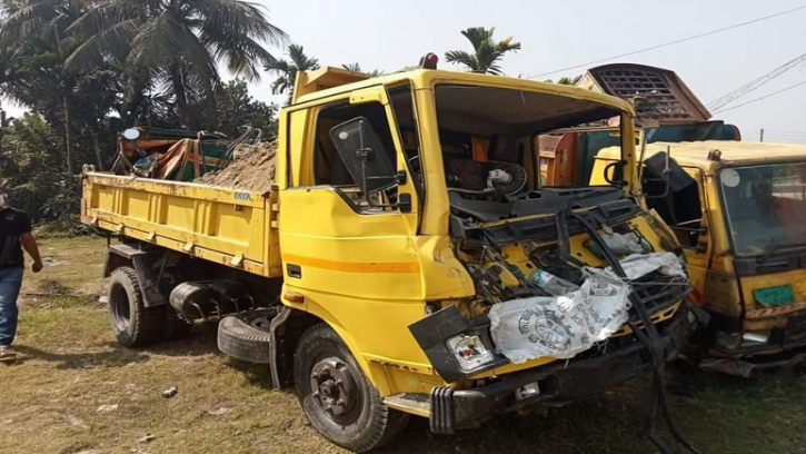 কুমিল্লায় ট্রাক চাপায় অটোরিকশার চালকসহ ৫ যাত্রী নিহত