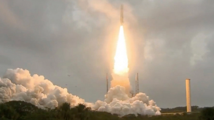 মহাকাশে যাত্রা বিশ্বের শক্তিশালী টেলিস্কোপের