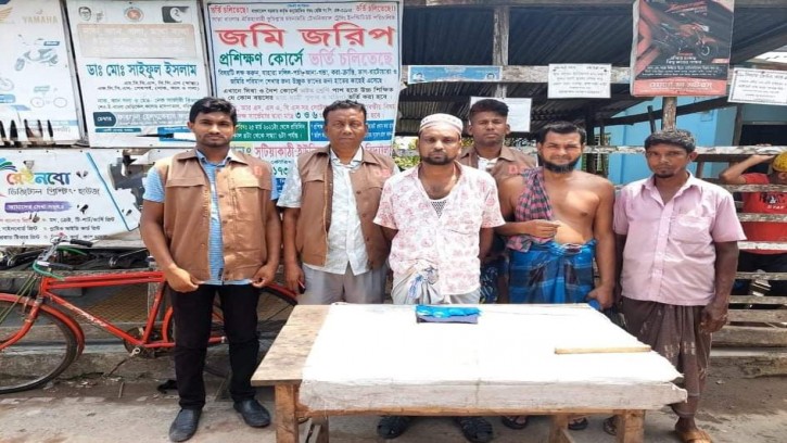 ৫ কেজি গাঁজাসহ ২ মাদক কারবারি গ্রেফতার