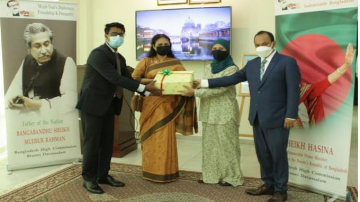 ব্রুনাইয়ের সুলতানকে ৯শ’ কেজি আম পাঠিয়েছেন প্রধানমন্ত্রী