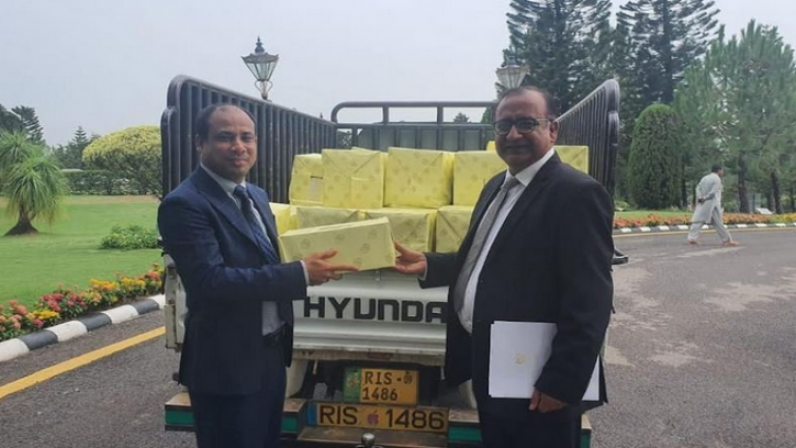  পাকিস্তানের প্রধানমন্ত্রীকে আম পাঠালেন প্রধানমন্ত্রী