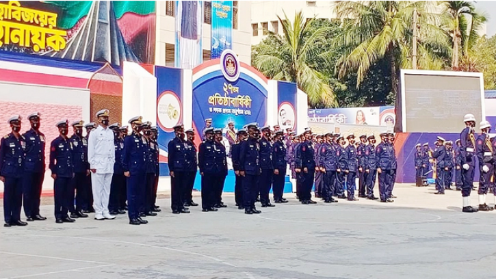  প্রতিষ্ঠাবার্ষিকীতে পদক পেলেন কোস্ট গার্ডের ৪০ সদস্য