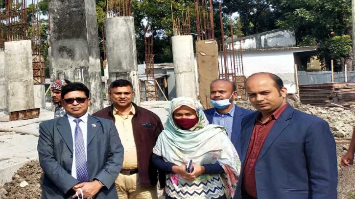 খুলনা জেলা পরিষদের কর্মকর্তাদের পাইকগাছার উন্নয়ন কাজ পরিদর্শন