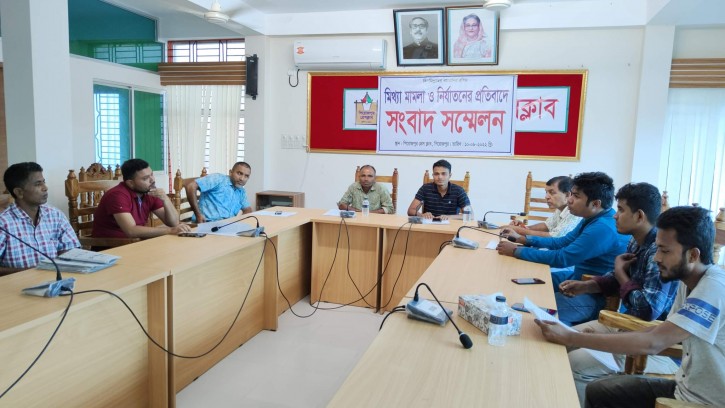 পিরোজপুরে ভাইয়ের পরিবারকে হুমকি ও মিথ্যা মামলা দেয়ার প্রতিবাদ