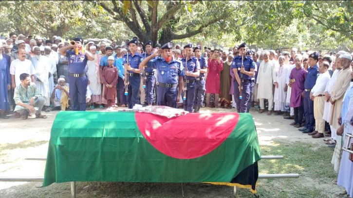 শিবগঞ্জে রাষ্ট্রীয় মর্যাদায় সমাহিত বীরমুক্তিযোদ্ধা আজাহার