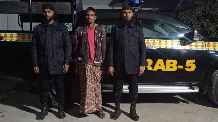 শিবগঞ্জে র‌্যাবের হাতে  ৪হাজার ইয়াবাসহ যুবক আটক