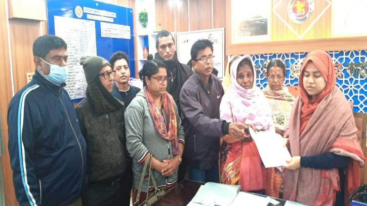 পাইকগাছায় সপ্তম শ্রেণীর ছাত্রী ধর্ষণকারীকে অবিলম্বে গ্রেফতার দাবি