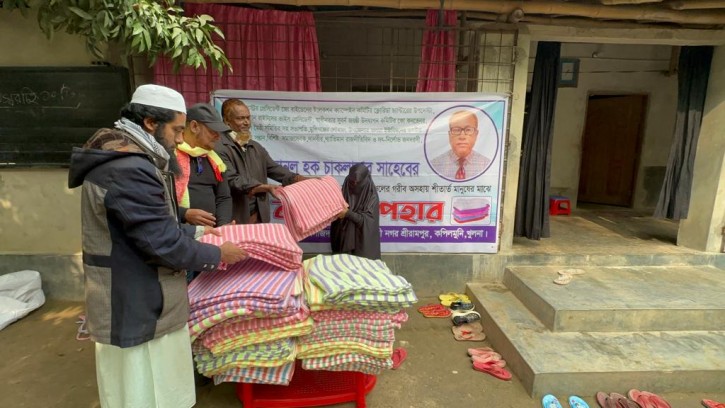 এতিম শিক্ষার্থীদের মাঝে ইমরানুল চাকলাদারের কম্বল বিতরণ