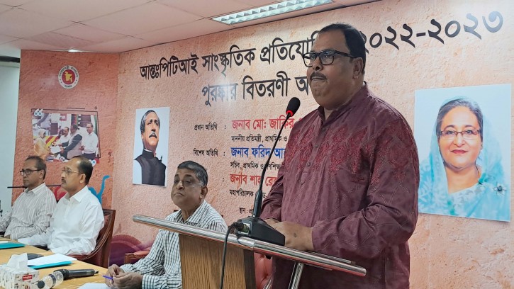 পাঠ্যপুস্তক নির্ভর শিক্ষা শিশুদের নির্মল শৈশব কেড়ে নিচ্ছে : জাকির