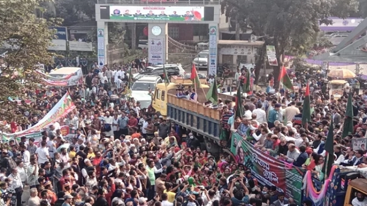  রাজধানীতে আওয়ামীলীগের শোভাযাত্রায় মানুষের ঢল