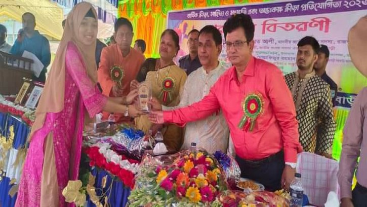 রাজবাড়ী সরকারি কলেজে পুরস্কার বিতরণ