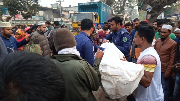 সড়ক দুর্ঘনায় শার্শা পল্লী বিদ্যুতের কম্পিউটার অপারেটর নারীর মৃত্যু