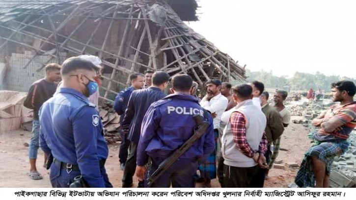 পাইকগাছার ৬ ইট ভাটাকে সাড়ে ৫ লাখ টাকা জরিমানা