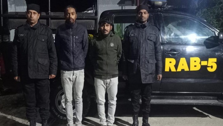 শিবগঞ্জে আগ্নেয়াস্ত্র সহ র‌্যাবের হাতে আটক ২