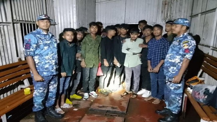 মেঘনার চরে ঝড়ে আটকে পড়া ২২ শিক্ষার্থীকে উদ্ধার করেছে কোস্টগার্ড