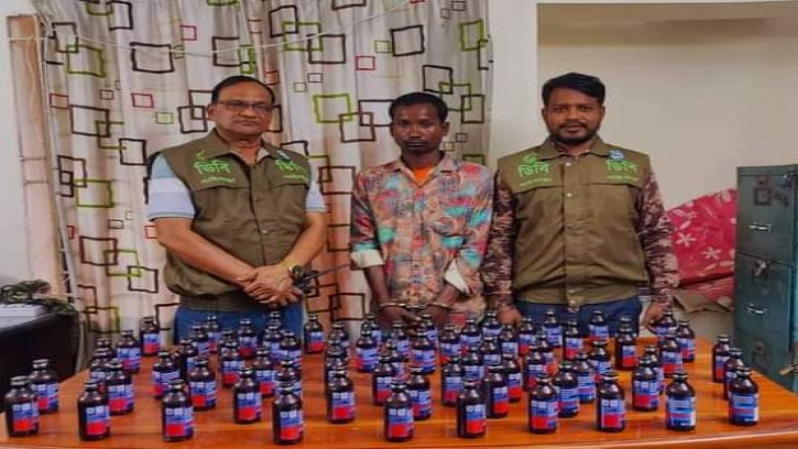 গাইবান্ধায় ৭০ বোতল ফেন্সিডিলসহ মাদক ব্যবসয়ী আটক