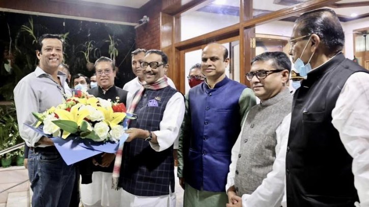 সজীব ওয়াজেদ জয়কে ফুল দিয়ে কাদেরের শুভেচ্ছা জ্ঞাপন