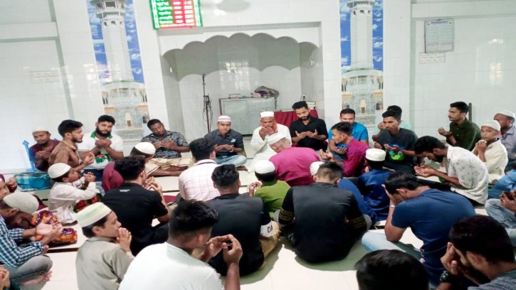 খালেদা জিয়ার সুস্থতা ও দীর্ঘায়ু কামনায় দোয়া