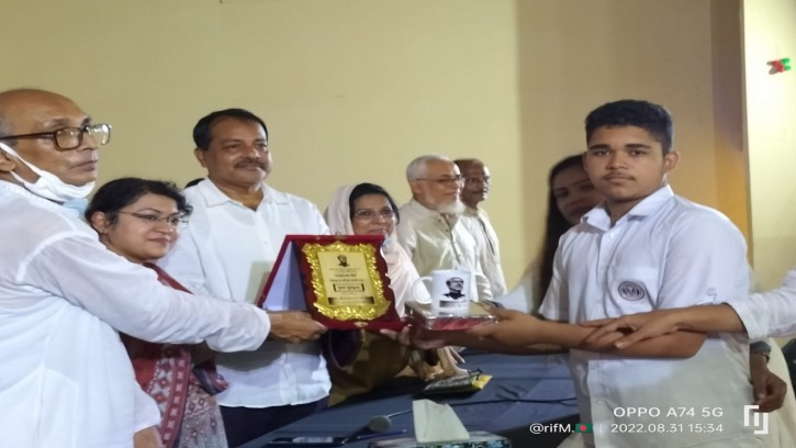 পিরোজপুরে বঙ্গবন্ধুকে জানো শীর্ষক কুইজ প্রতিযোগিতা আতিফ মোস্তফা প্রথম