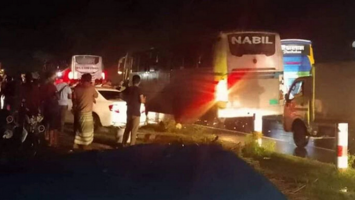 রংপুরে দুই বাসের মুখোমুখি সংঘর্ষ, নিহত বেড়ে ৮