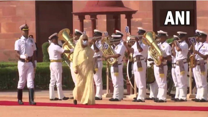 ভারতের রাষ্ট্রপতি ভবনে শেখ হাসিনাকে গার্ড অব অনার
