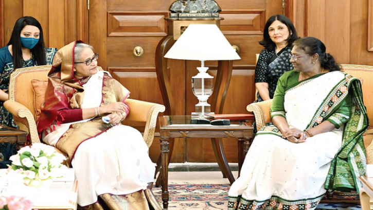 ভারতের রাষ্ট্রপতি দ্রৌপদী মুর্মুর সঙ্গে শেখ হাসিনার সাক্ষাৎ