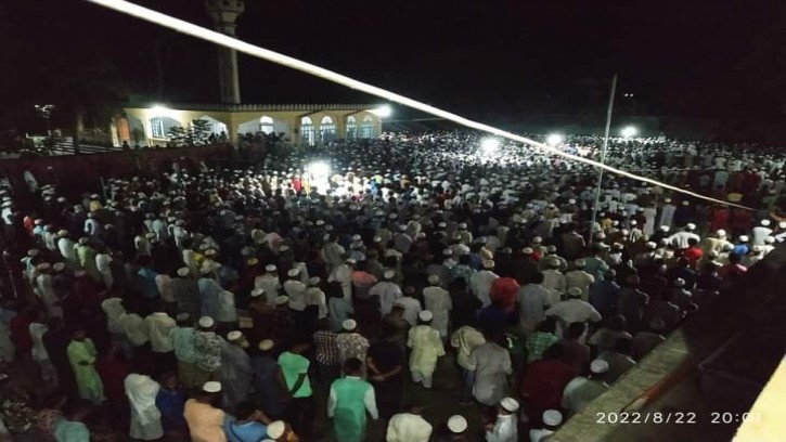 সিরাজুল ইসলাম হুজুরের জানাজায় হাজারো মানুষের ঢল