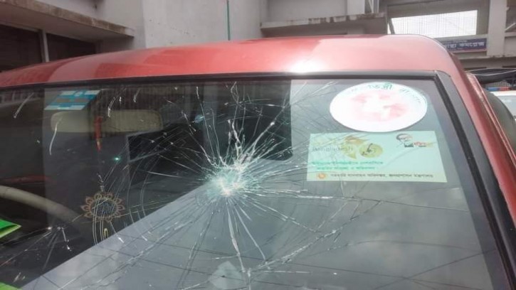  শাহজাদপুরে ইউএনওর গাড়ি ভাঙচুর: এসিল্যান্ড ও নারী-শিশুসহ আহত ৬
