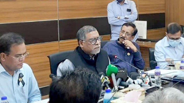 চাঁপাইনবাবগঞ্জে প্রধানমন্ত্রীর উপহার আশ্রয়ণ প্রকল্প পরিদর্শনে এস এম কামাল