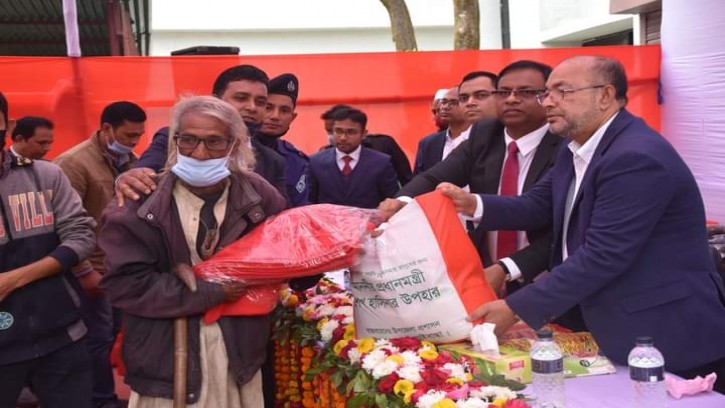 দরিদ্র মানুষদের জন্য সরকার কাজ করছে : ত্রাণপ্রতিমন্ত্রী