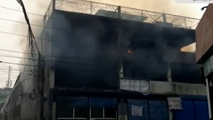  উত্তর বাড্ডায় ফার্নিচারের কারখানায় আগুন নিয়ন্ত্রণে