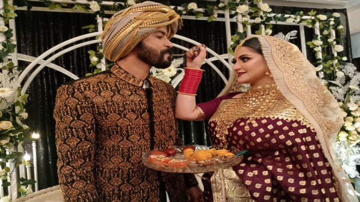 বিয়ের সাজে পরীমনি ও রাজ