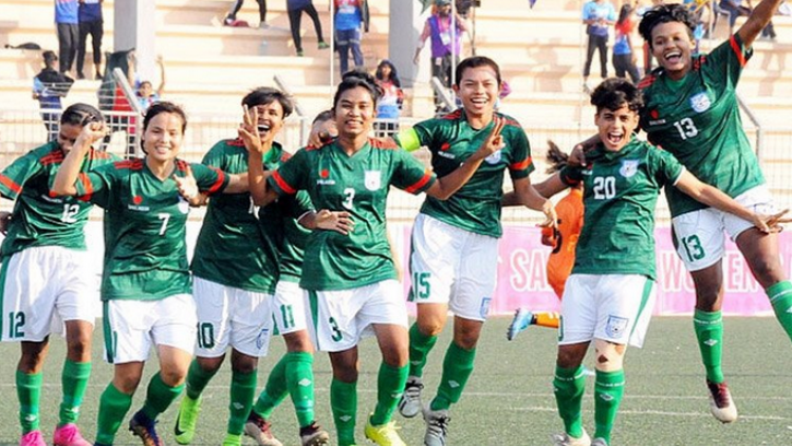 ভারতকে হারিয়ে ফাইনালের পথে বাংলাদেশের মেয়েরা