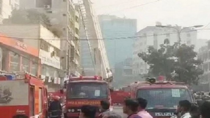 গ্রীন রোডের আর এস টাওয়ারের আগুন নিয়ন্ত্রণে