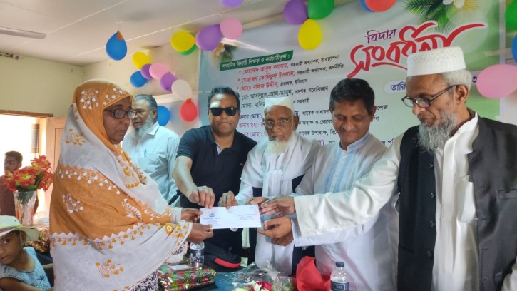 শিবগঞ্জে বিনোদপুর কলেজে শিক্ষক-কর্মচারীদের বিদায় অনুষ্ঠান